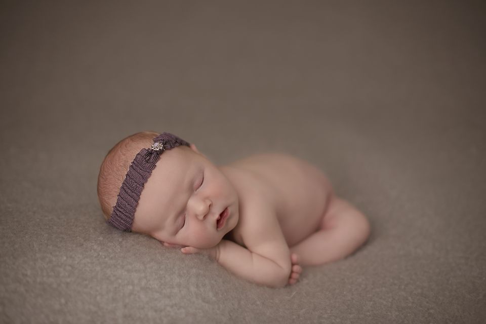 baby-girl-newborn-pictures-humboldt-sk-01