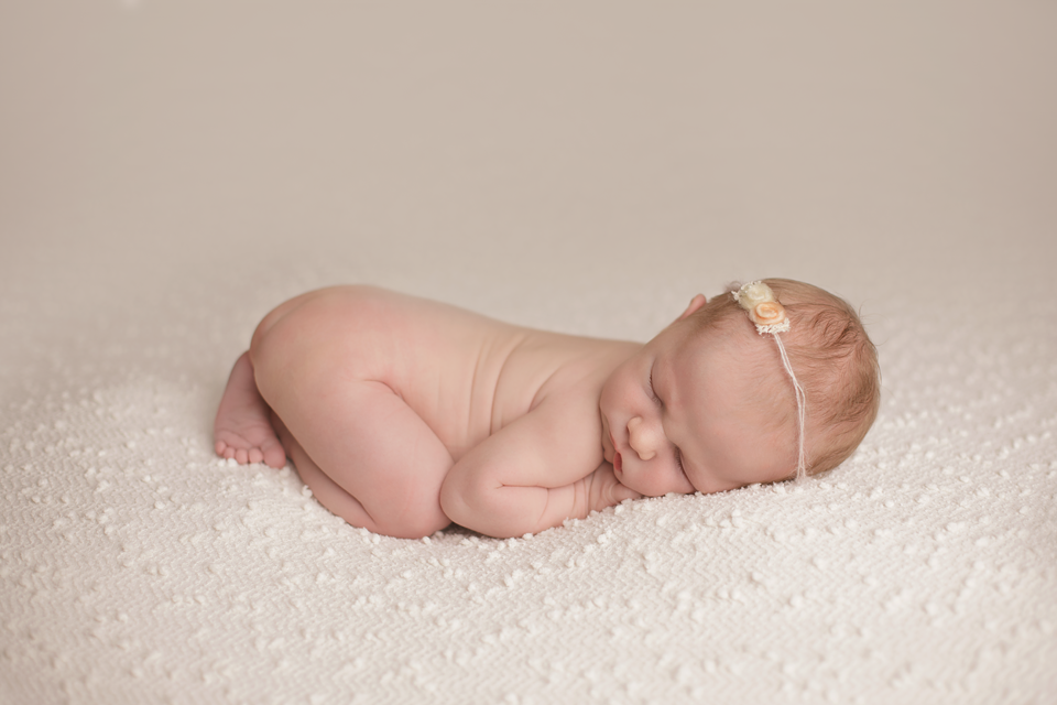 baby-girl-newborn-photos-sask-01