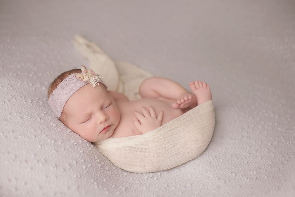 baby-girl-newborn-photos-sask-06