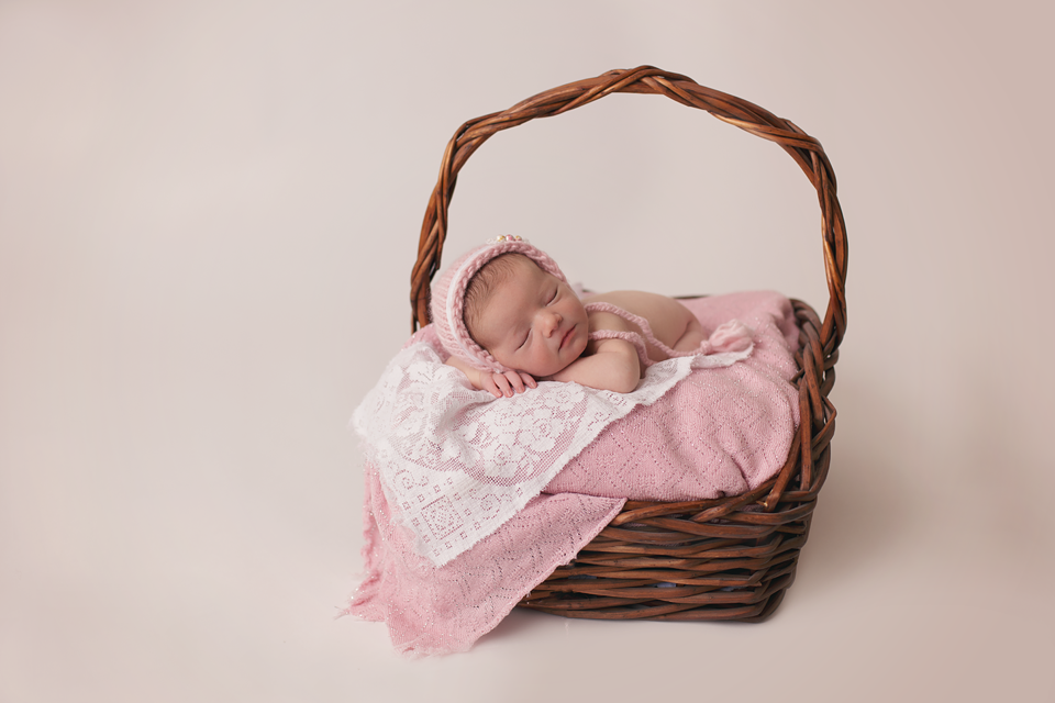 adorable-baby-girl-pictures-saskatoon-newborn-photographer