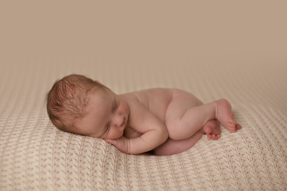 little-baby-boy-newborn-photographer-humboldt-sk